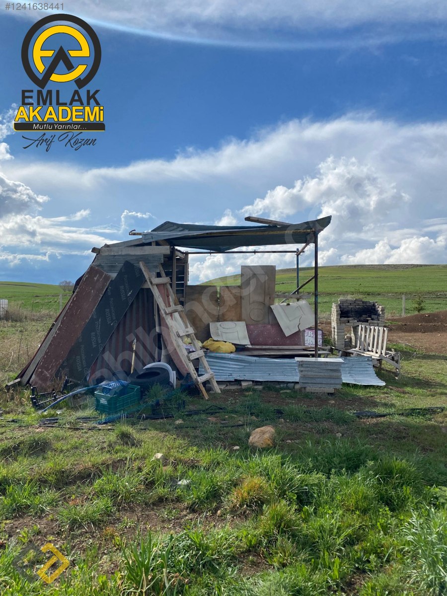 DİVANLI SATILIK BAĞ EVİ VE ARSASI